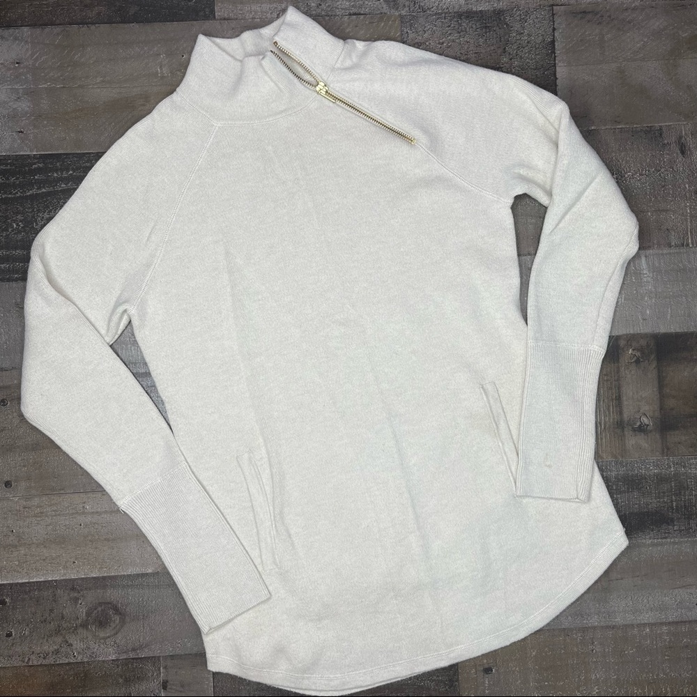 Tahari Mock Neck Sweater size XS